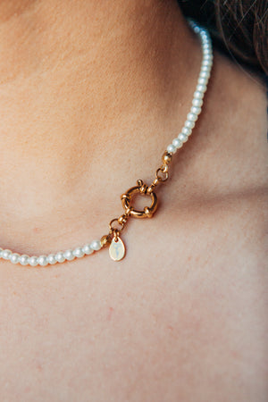 Pearl Necklace with Round Lock